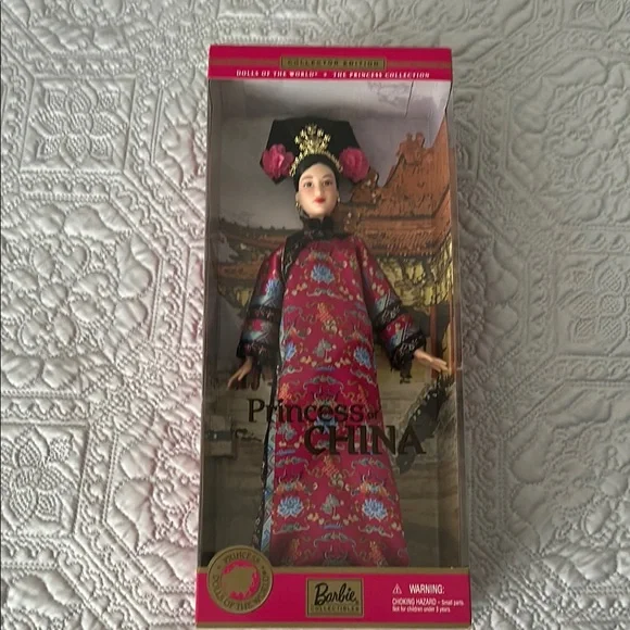 Barbie Princess of China in Pink and Black Gown - Picture 6 of 6